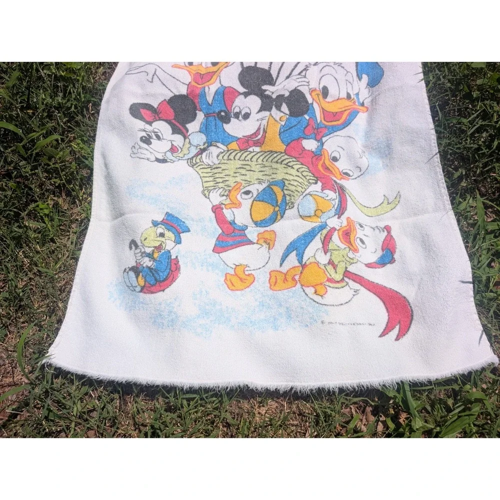 Vintage Mickey Minnie Daisy Donald Jiminy Huey Dewey Louie Kids Beach Bath Towel